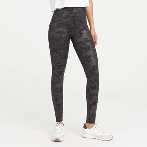 SPANX Faux Leather Camo Leggings Size Small